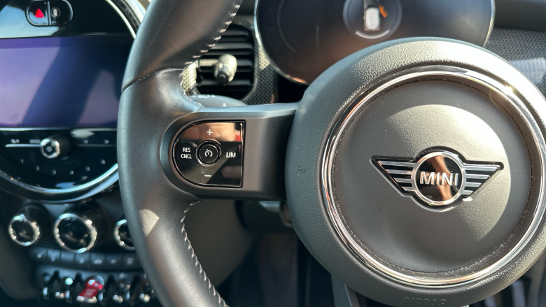 MINI Hatchback 1.5 Cooper Exclusive 3dr Auto Petrol Hatchback